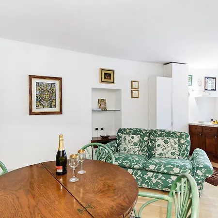 Cozy And Classy Apt In The Heart Of Como! Como