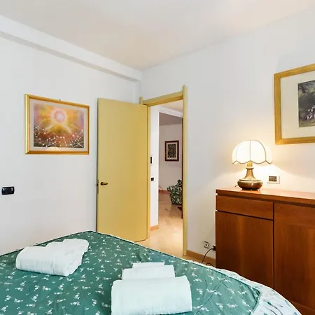 Cozy And Classy Apt In The Heart Of Como!