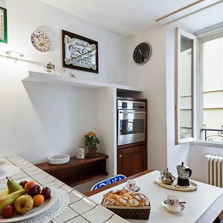 Cozy And Classy Apt In The Heart Of Como!